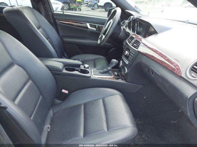 WDDGF4HB2DR273930-5